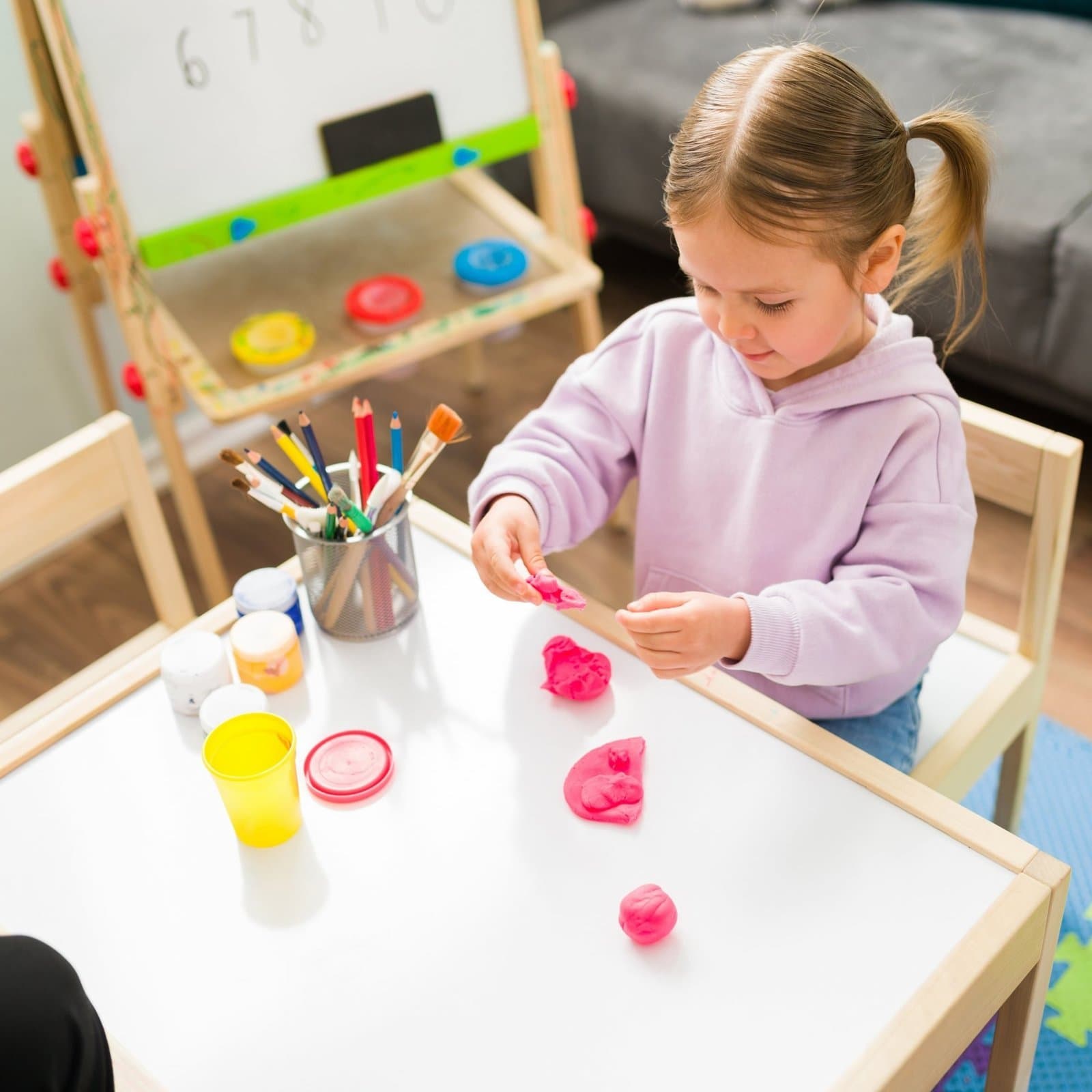 Child developing school readiness skills with KidStart occupational therapist